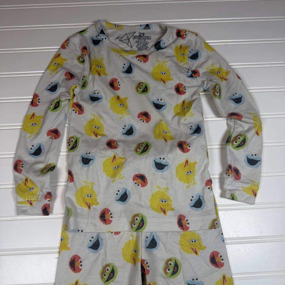 Copper Pearl Sesame Street Pajama Set Size 2T Multicolor GUC - Picture 3 of 4